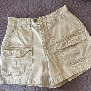 American Eagle khaki shorts Sz 6 great condition